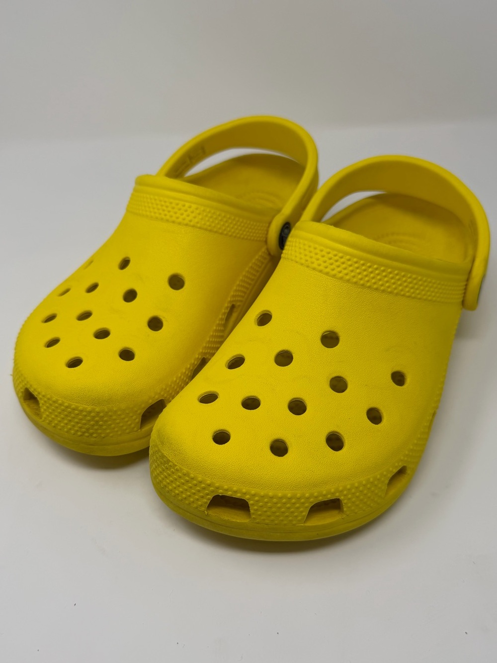CROCS Kids Yellow Lightweight Foam Clogs sz. 6